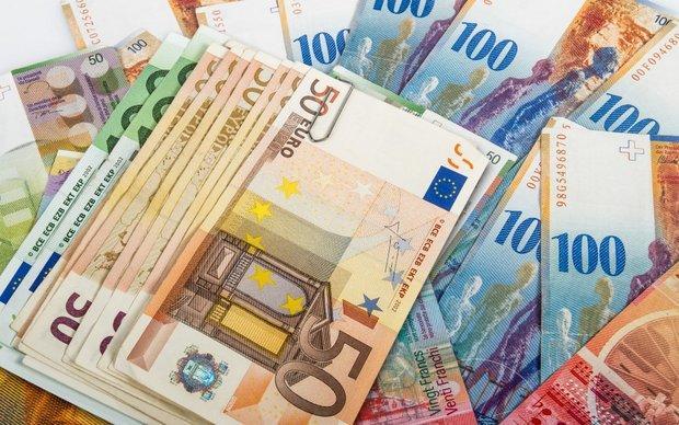 افزایش قیمت رسمی یورو، نرخ پوند کاهش یافت